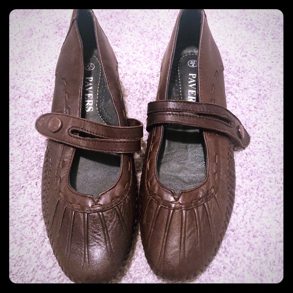 Shoes - Used brown shoes